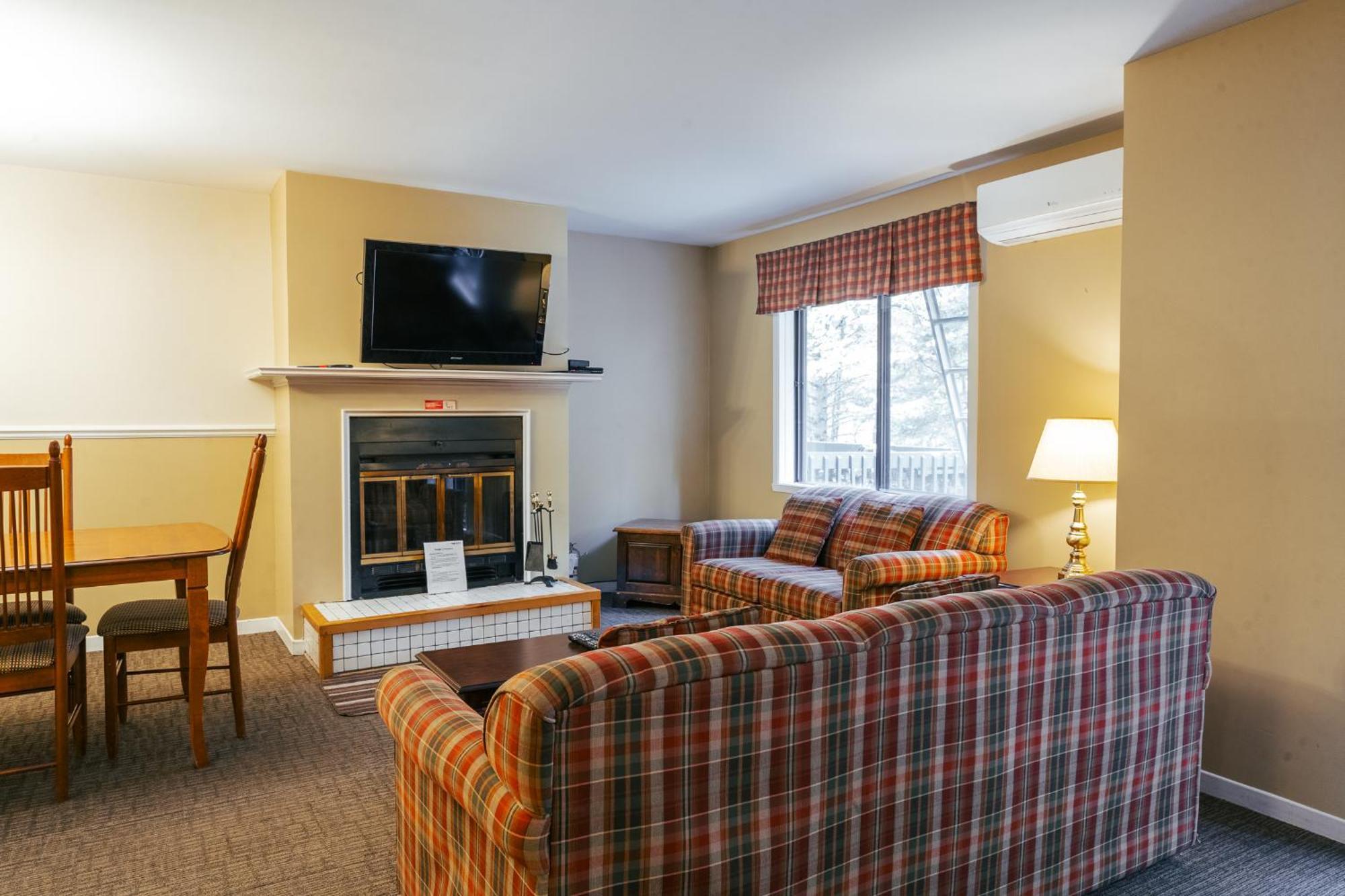 Mont Blanc Hotel & Condos Saint-Faustin Room photo