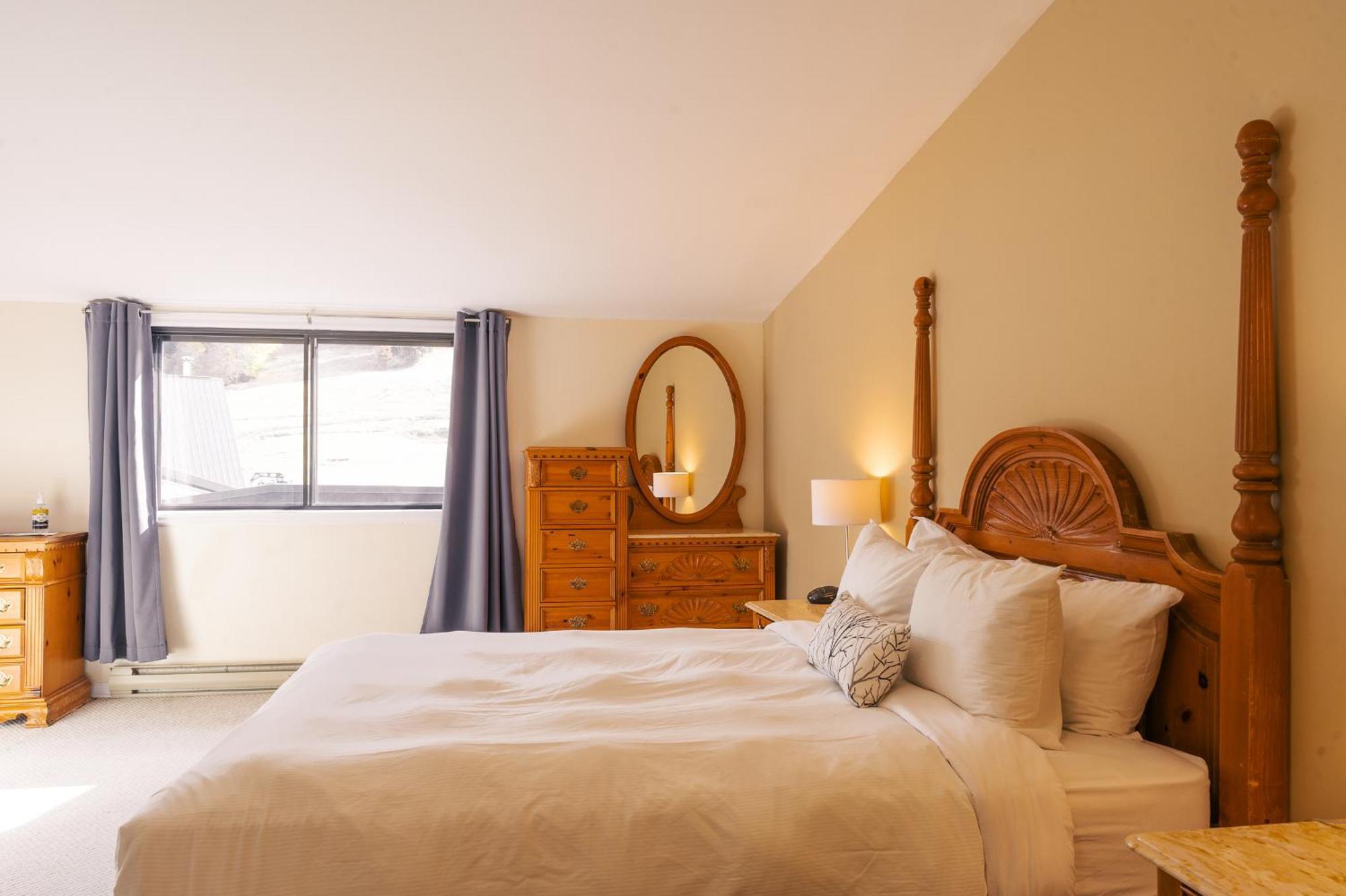 Mont Blanc Hotel & Condos Saint-Faustin Room photo