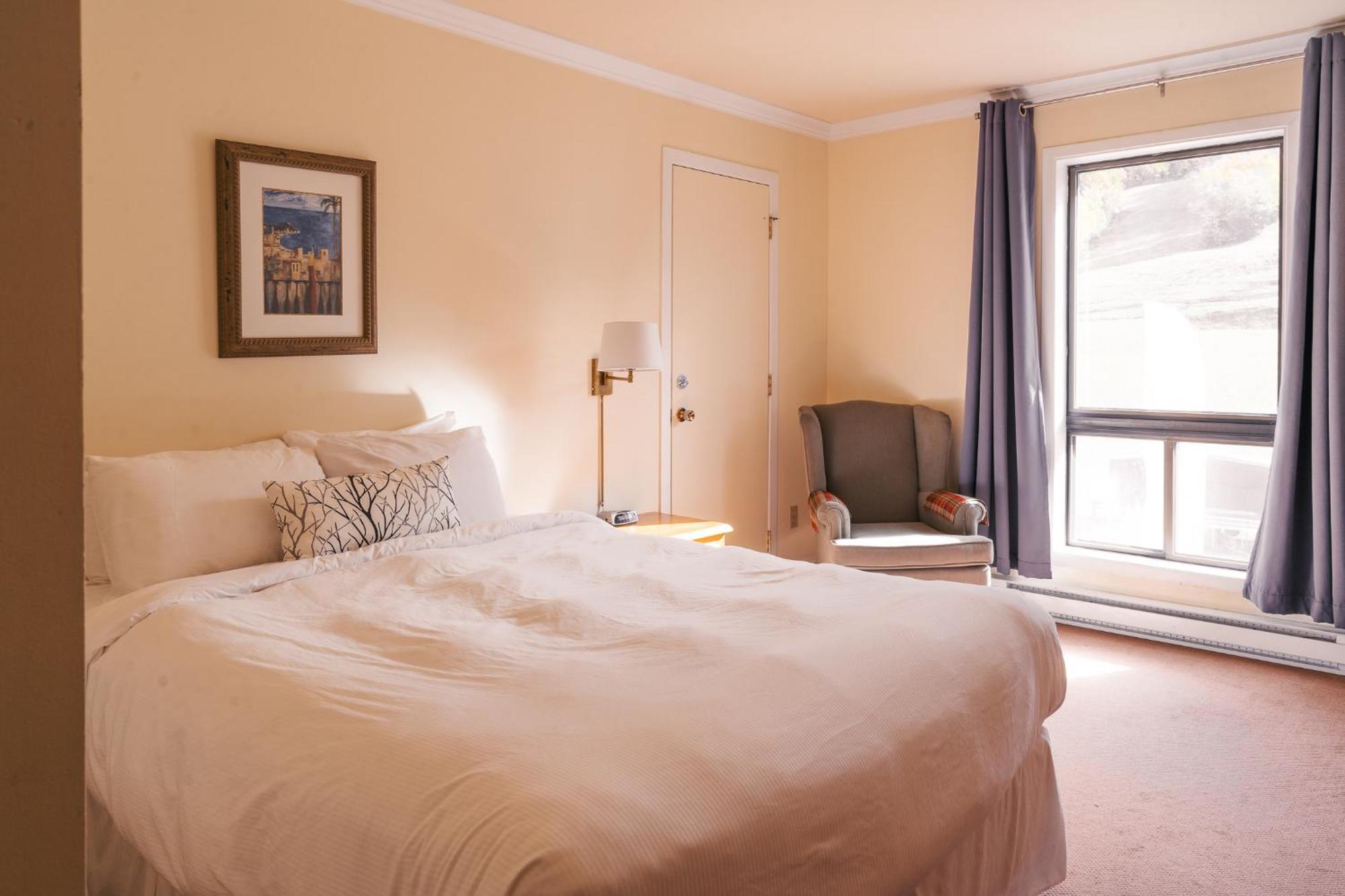 Mont Blanc Hotel & Condos Saint-Faustin Room photo