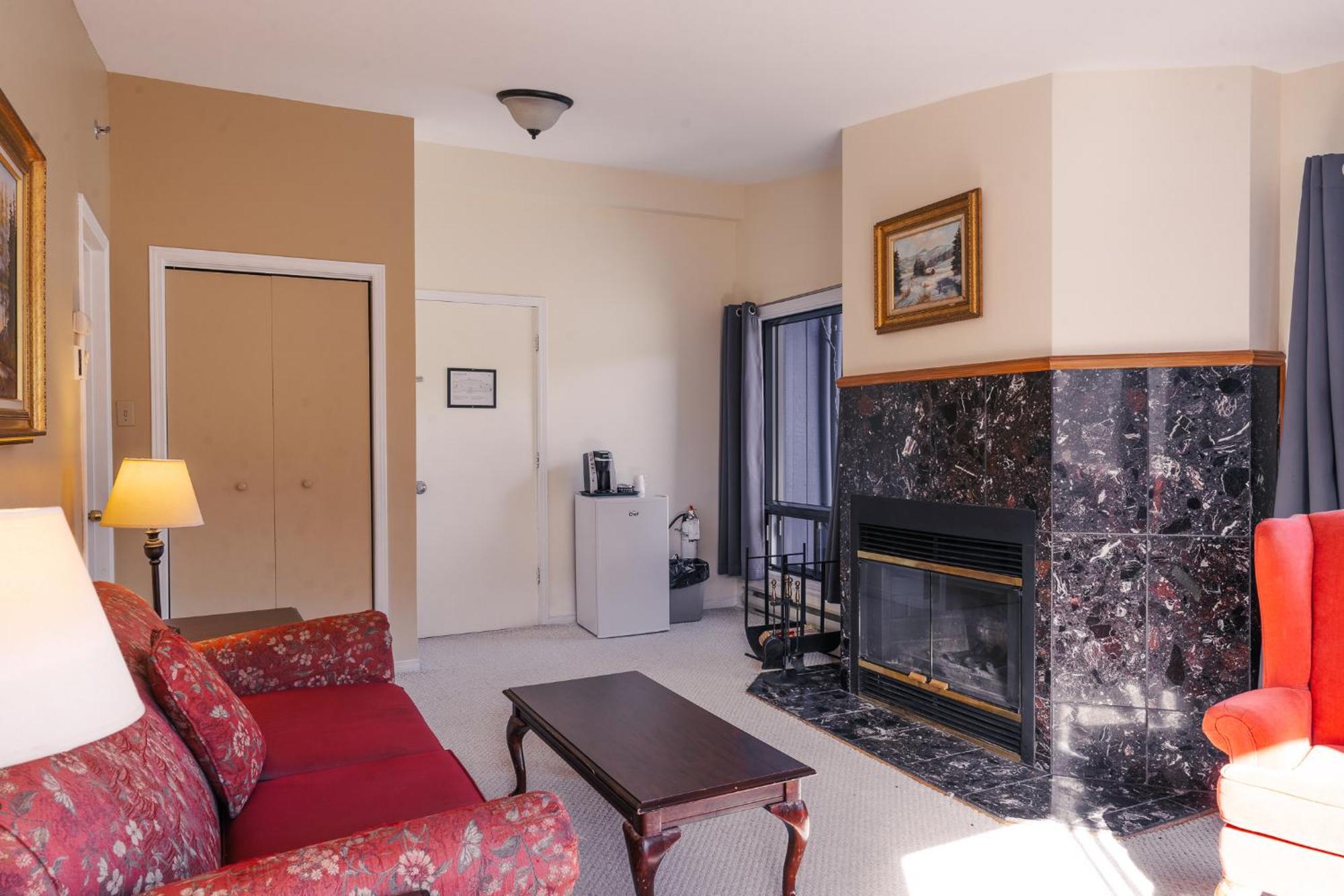 Mont Blanc Hotel & Condos Saint-Faustin Room photo